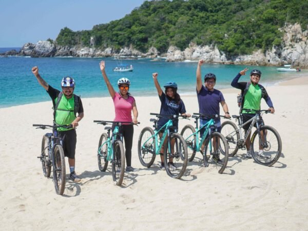 Tour de bicicletas en huatulco rio adventure mexico