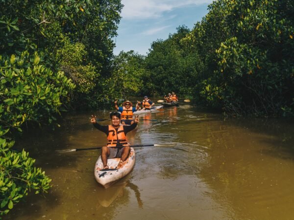 kayak en la laguna de manialtepec en puerto escondido