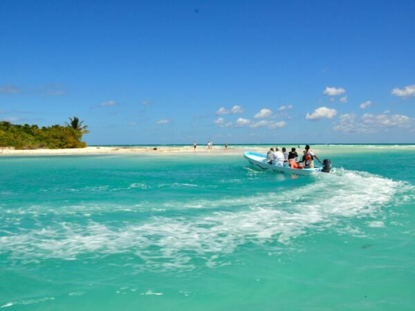 recorrido en barco en sian kaan tulum rio adventure mexico