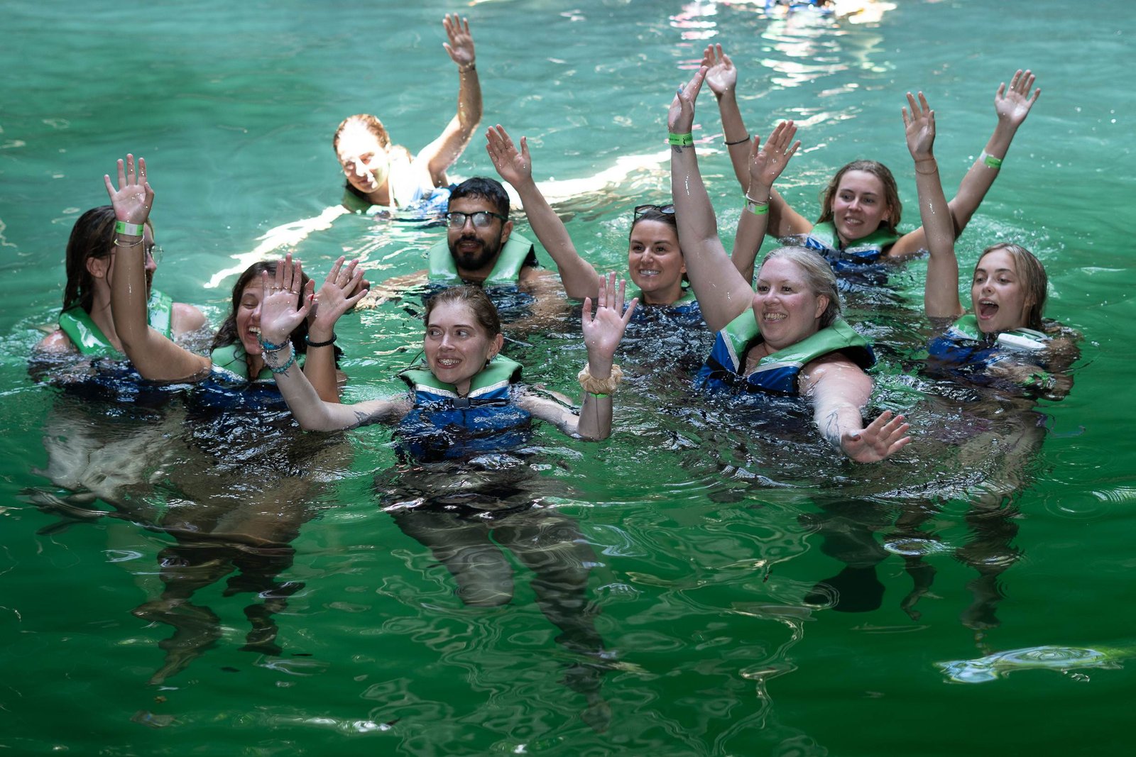 aventura en cenote en merida rio adventure mexico