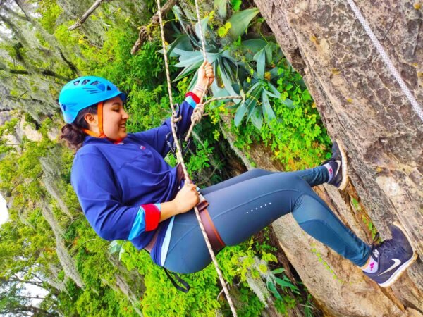 descenso en el tembor en rappel en malinalco rio adventure mexico