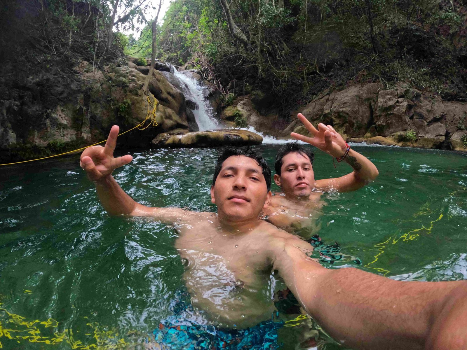 tour en cascadas en huatulco rio adventure mexico