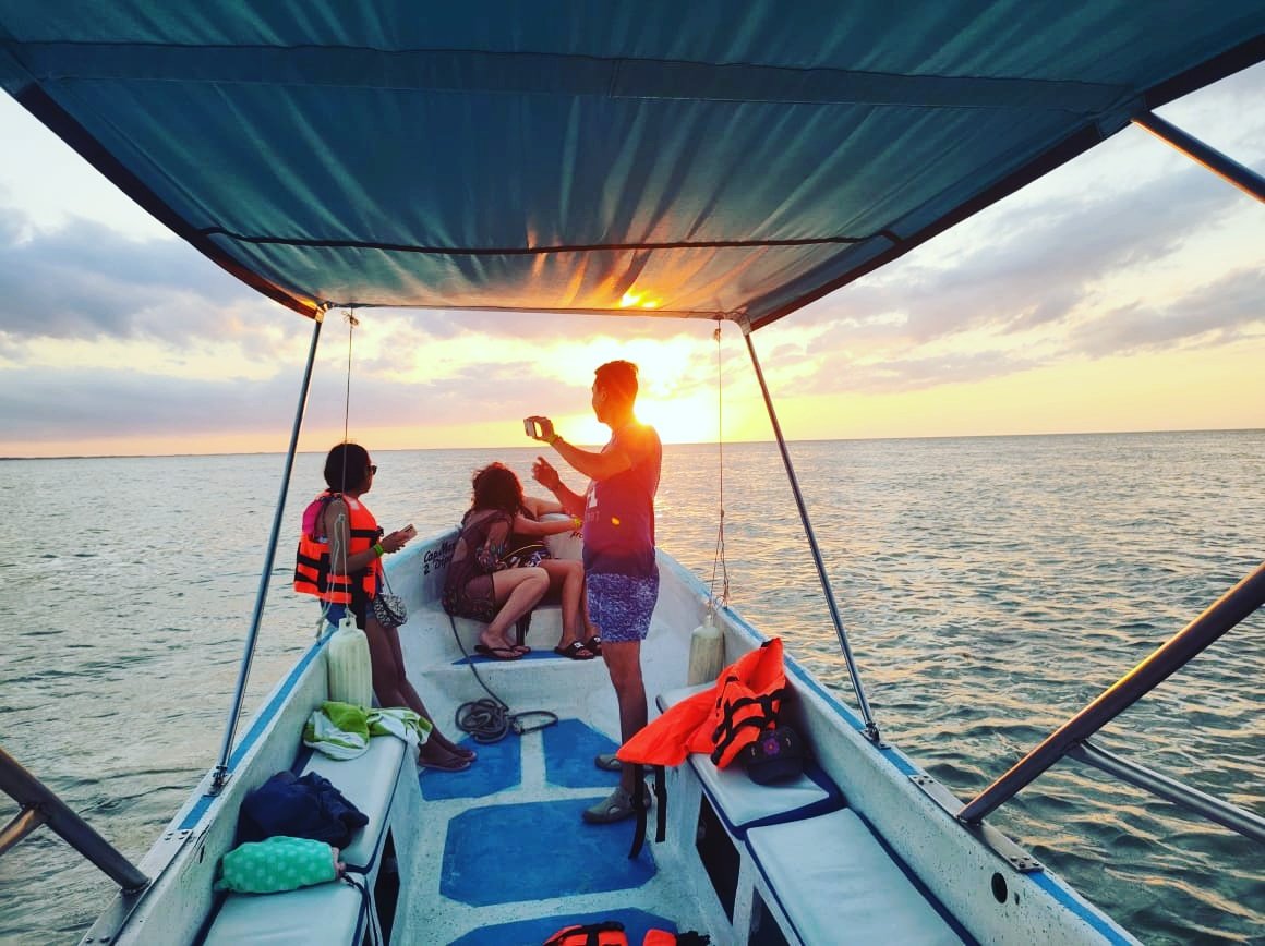 tour en lancha en holbox rio adventure mexico